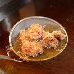 本物の高級油で揚げた鶏の から揚げは、味らいだけの味わい