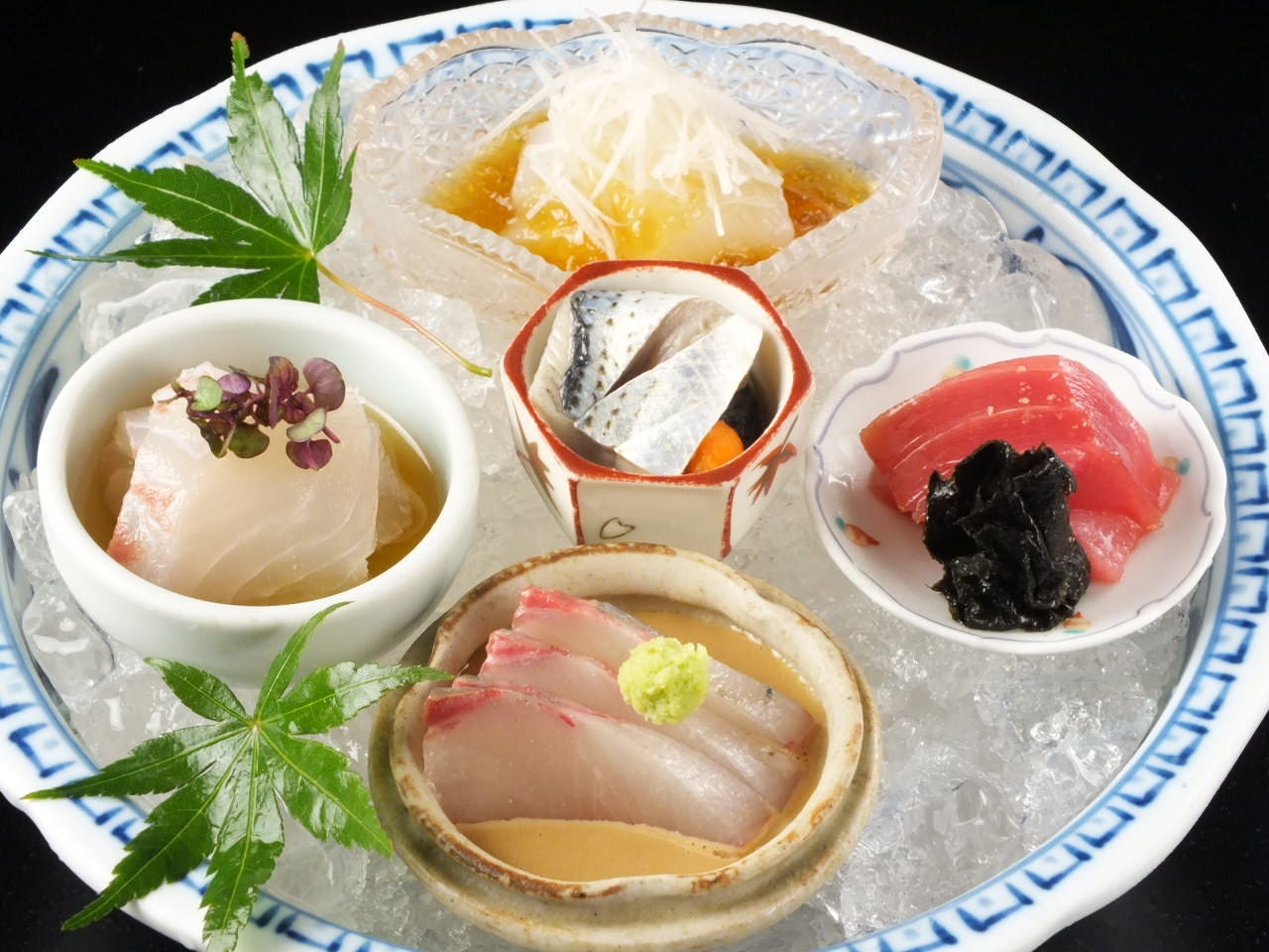 徳島、鳴門の鯛をはじめ、旬の鮮魚を華麗に調理します。
