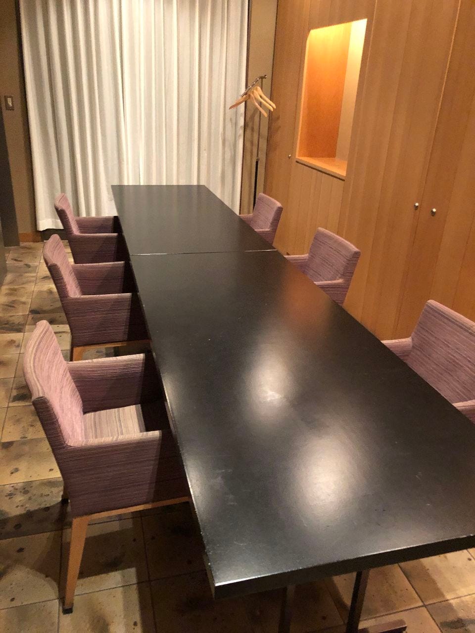 テーブル席・完全個室（壁・扉あり）・5名様～8名様