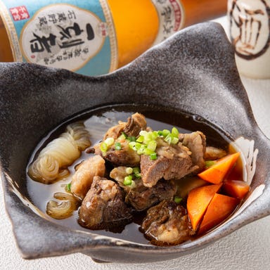 完全個室アクアリウム 海の夜空_自家製牛すじ煮込み