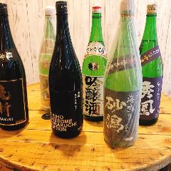 日本酒等の種類も豊富に取り揃えております。