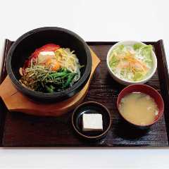 丼ぶりや、韓国料理もご用意しています。