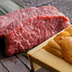 高品質な肉質を厳選して仕入れ、新鮮な国産材料とともに贅沢使用