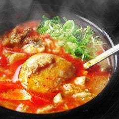 辛さを選べる爆弾料理をご用意。辛い物好きな方におすすめです
