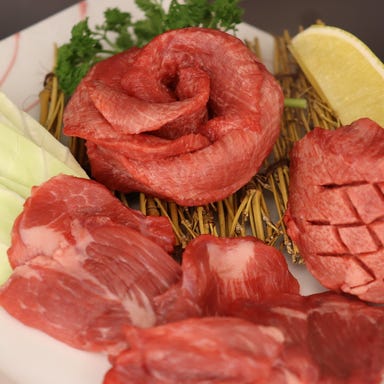 焼肉 寅 西条店_贅沢牛タン3種盛り合わせ