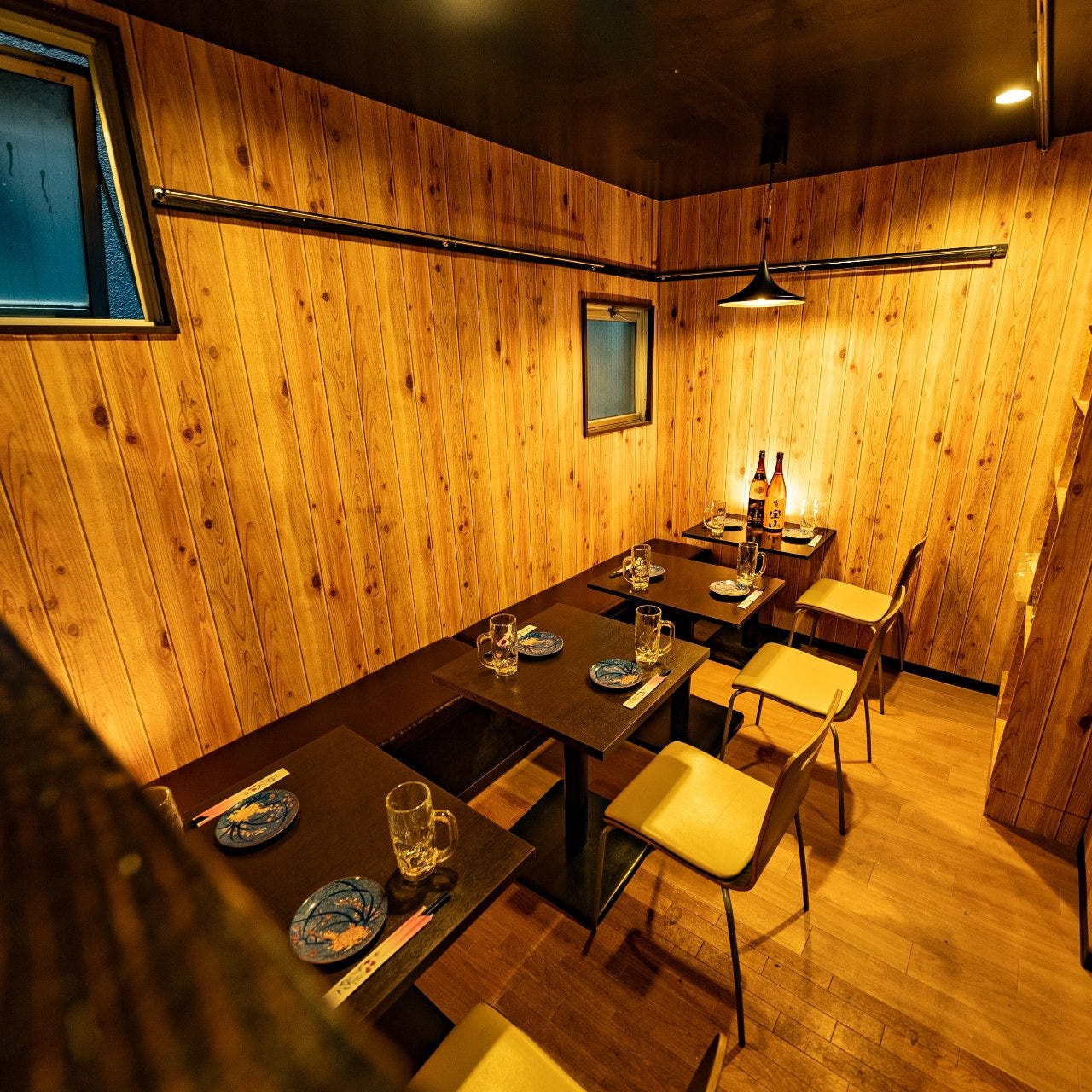 焼き鳥 時代 新宿店のテーブル席