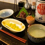 揚げ銀杏や酒盗、沖漬けなど日本酒のアテが充実