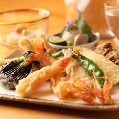【天青特選】帆立天ぷらキャビアのせ、旬の食材を楽しめる天ぷら11種全11品コース