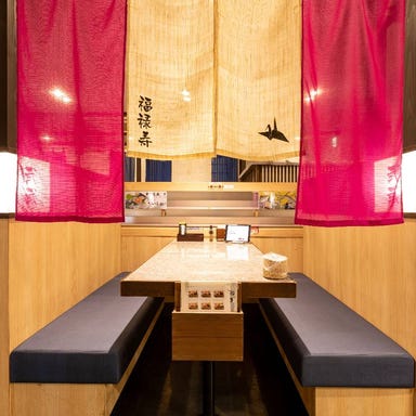 寿司バル たから船 イオンタウン湖南本店_暖簾で仕切られたテーブル席