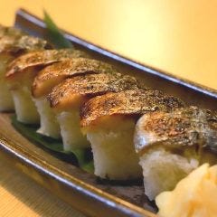 藁焼きはもちろん寿司や唐揚げなど様々なメニューをご用意