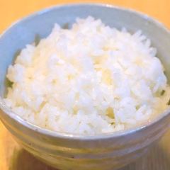 カツオの藁焼きと白飯の最高なコンビネーションをお楽しみあれ
