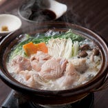 博多水炊き　当店の水炊きは佐賀県産のありた鶏を使用しスープにこだわった水炊きとなっております。