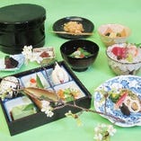 『桜会席』8,000円(税サ別)
魚菜御膳+近江牛ミニすきやき