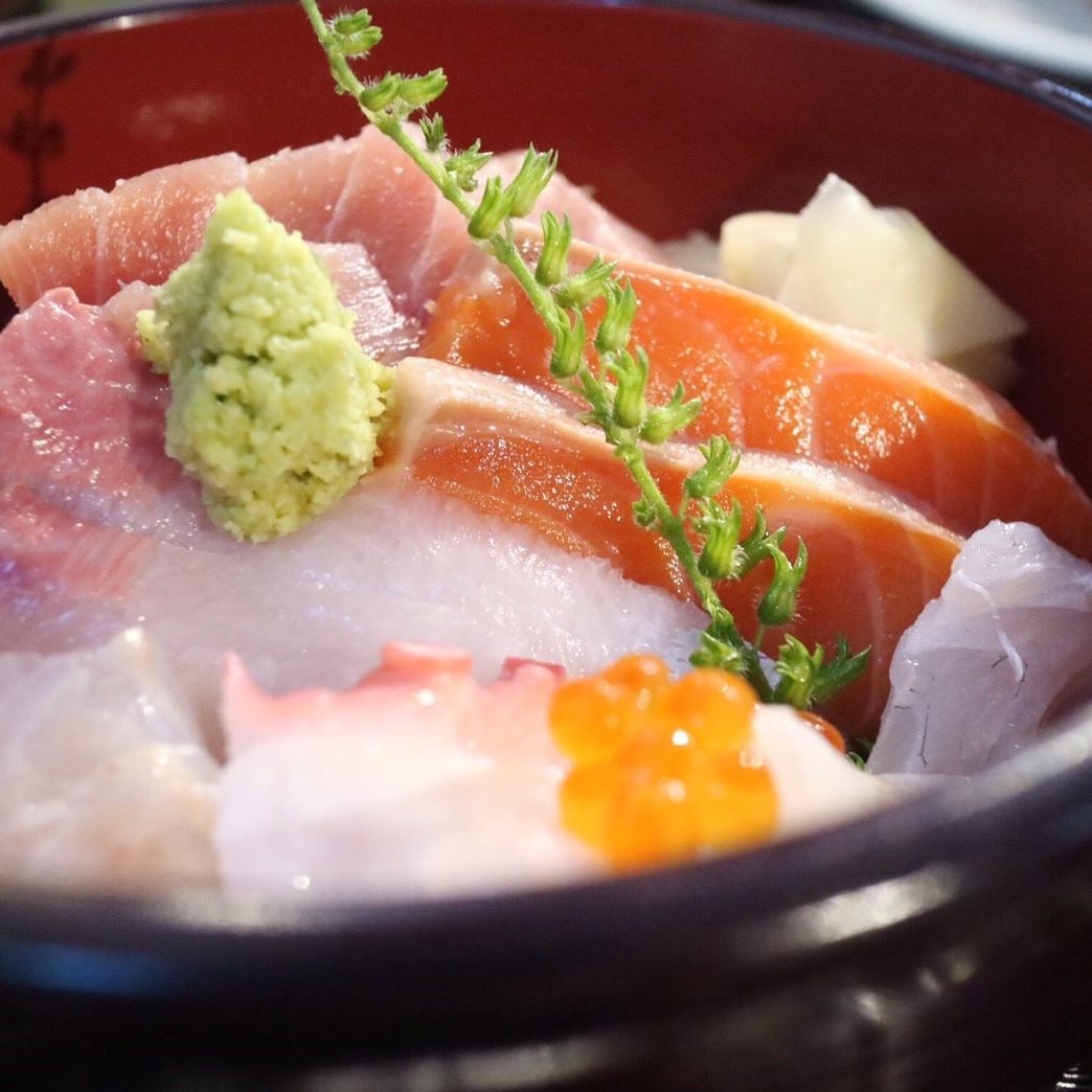 新鮮な食材を使った
海鮮ちらし寿司セット