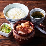 まんぷく壺漬けランチ (300g)〈じゅーしーカルビ・鶏モモ・トントロ〉