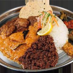 チキン×ココナッツフィッシュ×ポークキーマカレー！