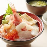 海鮮丼（味噌汁・漬け物付）