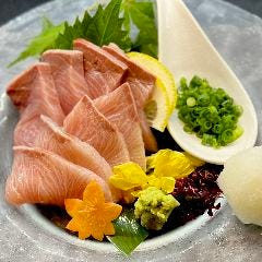 桜鰤のお造り　おろしポン酢