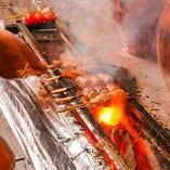 特製ダレを絡め、炭火で香ばしく焼き上げたこだわりの鴨串