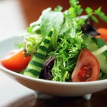 有機野菜のサラダ 梅のソース