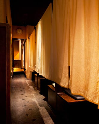 ゆったり個室 摂津本山駅近くの居酒屋でおすすめ 人気の完全個室 ソファー席など ぐるなび