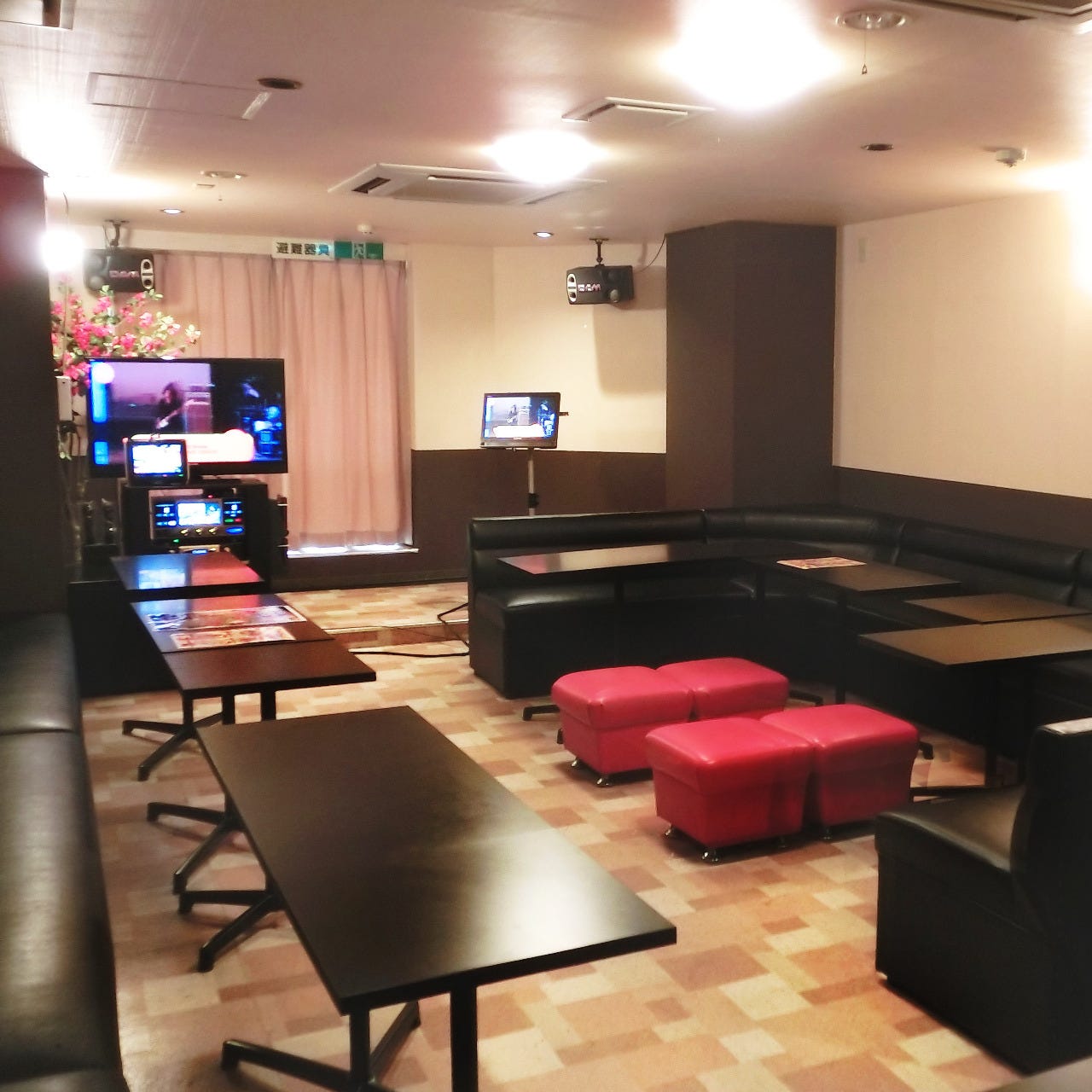 カラオケワールド 新宿店 個室 ぐるなび