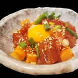 マグロとサーモンのユッケ風●Tuna and salmon sashimi