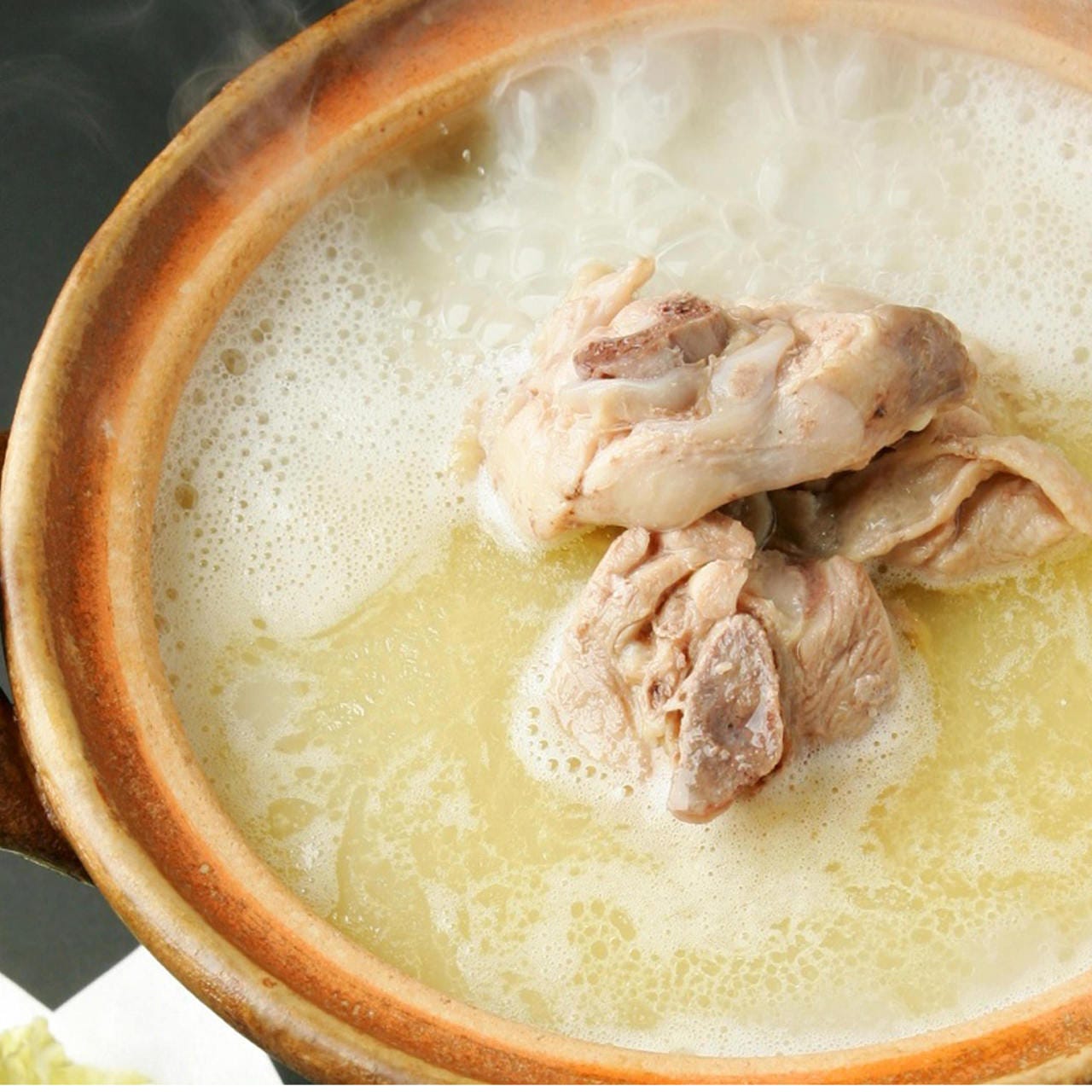 ”水炊き”比内地鶏の旨みがたっぷりのスープ