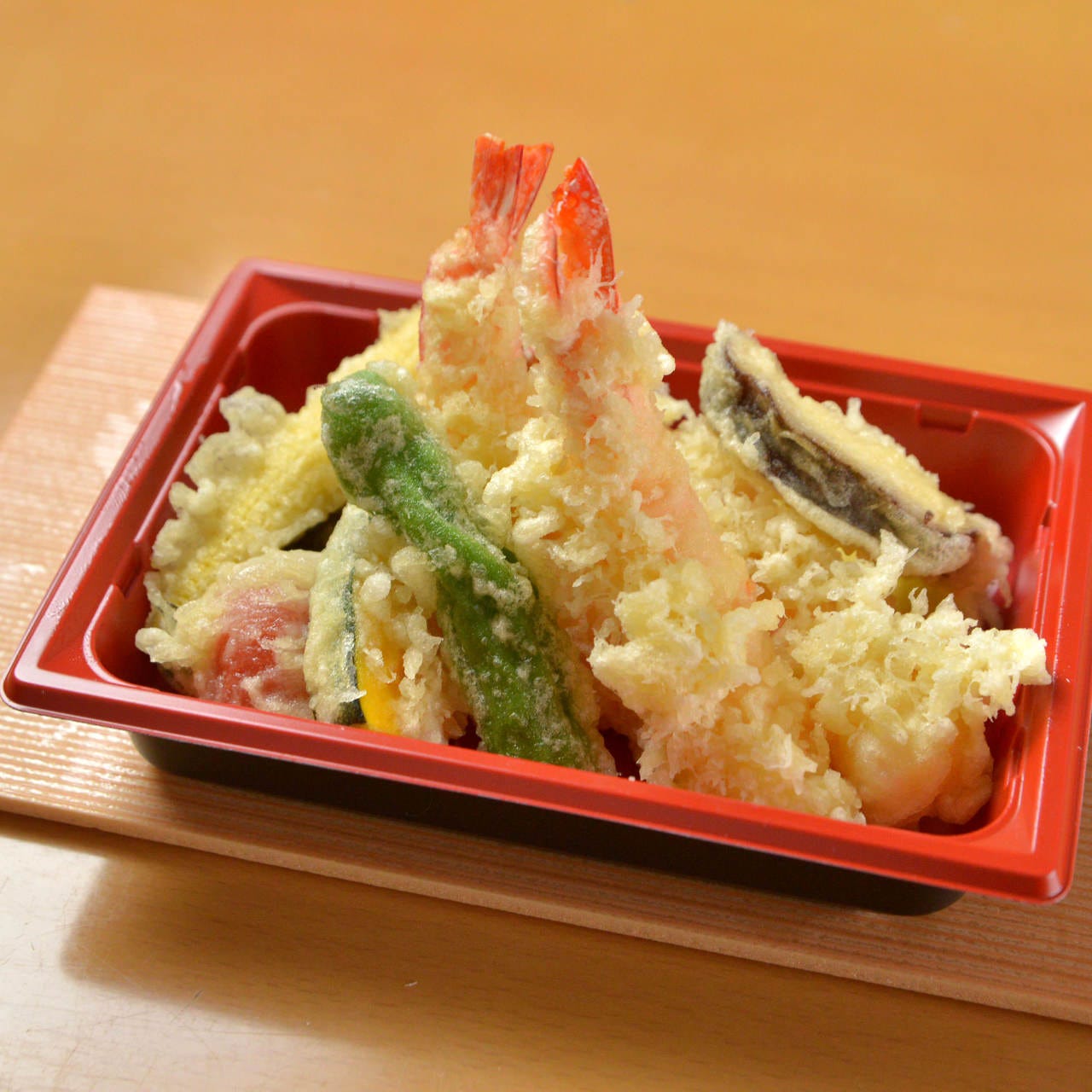 注文を受けてから油に落とす揚げたての天ぷらをご提供いたします