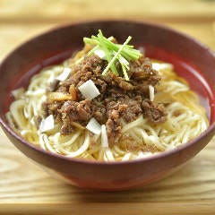神楽坂 久露葉亭_熊本の自然で育った「天草和牛」を盛りつけた肉うどん