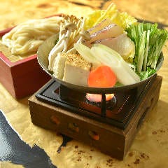 神楽坂 久露葉亭_銘々の小鍋でご提供致します。