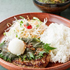 みそ汁が付いたランチメニューでお得にランチタイムを満喫