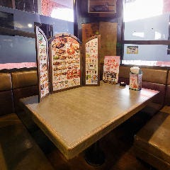 遊園地へ遊びに来たかのような楽しい店内でご機嫌なお食事を