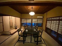 風格と趣漂う母屋の個室は築150年余