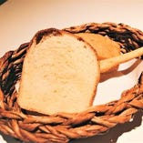 自家製パン。パンも手作りでご用意しております。