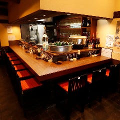 ふらっとお一人様でも気軽に立ち寄れる活気溢れるカウンター席