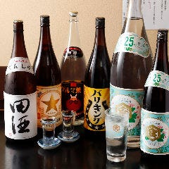焼酎、日本酒など全国から取り寄せた銘酒を豊富にご用意！