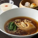 松茸香る フカヒレの姿煮入り汁そばランチ