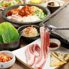 選べるお鍋とサムギョプサルコース 税込2500円 1000円で飲み放題 の詳細 サムギョプサル 韓国料理 李朝園 なんば店 なんば 難波 韓国料理その他 ぐるなび
