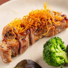 新鮮なお魚はもちろんですが、お肉料理も得意なんです