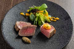 名物　牛たんの炭火焼 黒毛和牛のステーキ