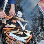 さすがの飲食店ＢＢＱは出てくる素材が違います。あわびに、和牛に、フルーツはシャインマスカット・・・もう食べれません