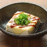 豆腐の味噌チーズ田楽／温か豆腐をチーズで巻いて、田楽味噌が合うんです