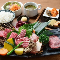 【お得♪一押し！】鉢屋の8種盛りランチ