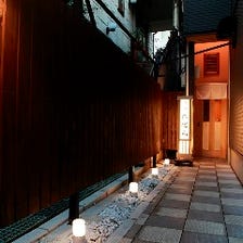 裏路地に佇む、京都を思わせる隠れ家