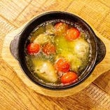 広島県産牡蠣とフレッシュトマトのアヒージョ