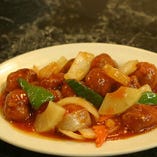 食べ応えあるお肉や野菜に甘みあるタレが相性抜群の『酢豚』中華料理の定番メニュー♪