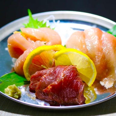 お肉と海鮮 個室居酒屋 花しずく 新大阪店_ささみと胸と馬刺し 3種盛り