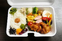 鶏の唐揚げ＆ビュッフェ弁当550円