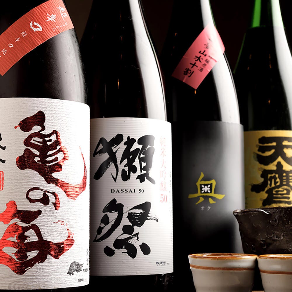 日本酒は全国各地からその時々の季節ものを随時10～15本程厳選！